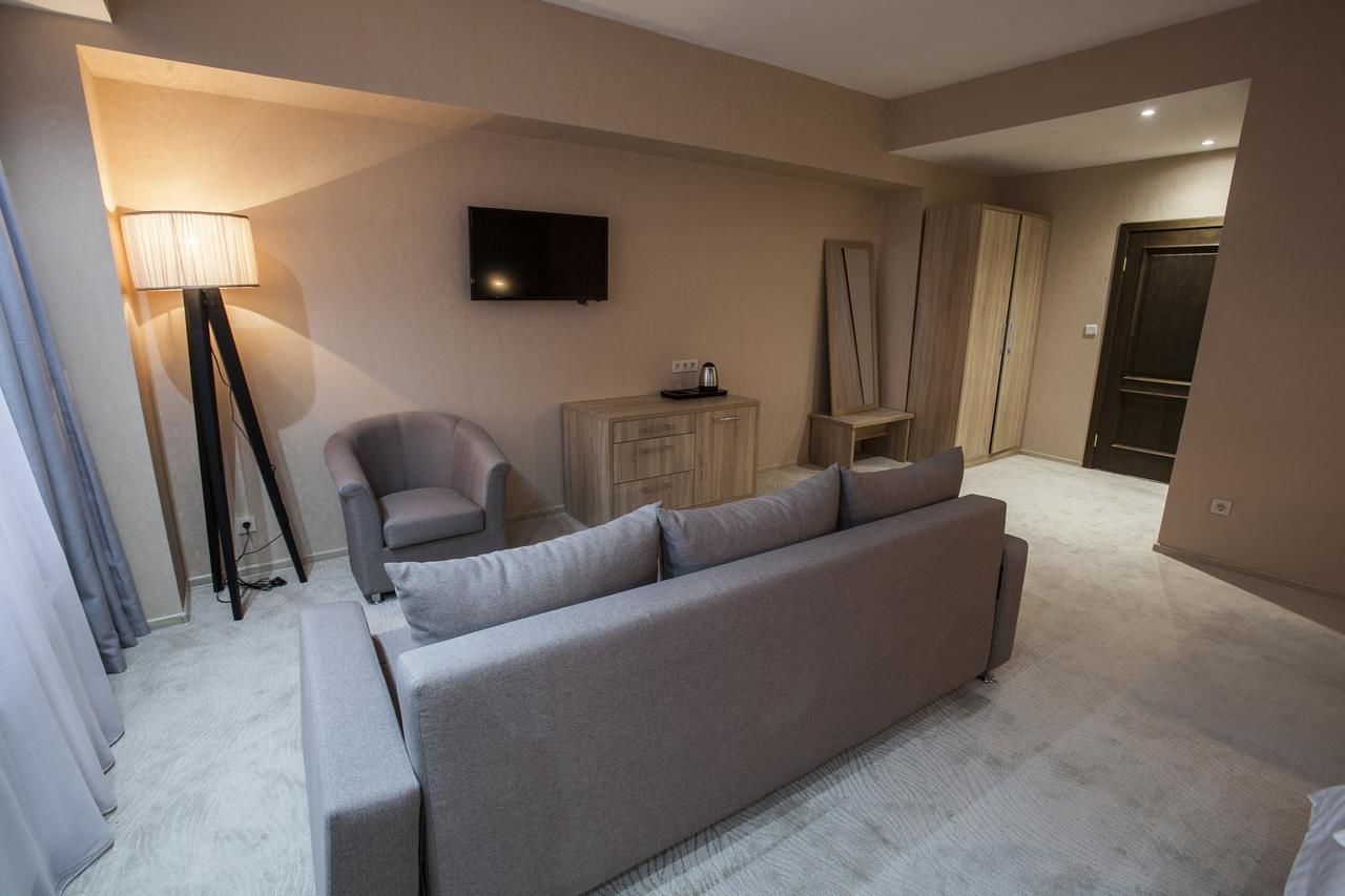 Отель Renion Park Hotel Алматы