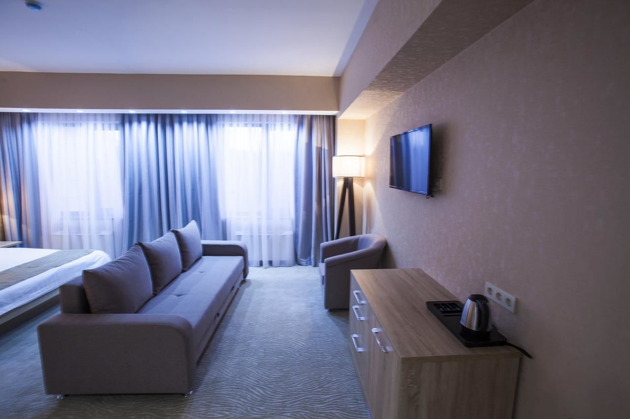 Отель Renion Park Hotel Алматы
