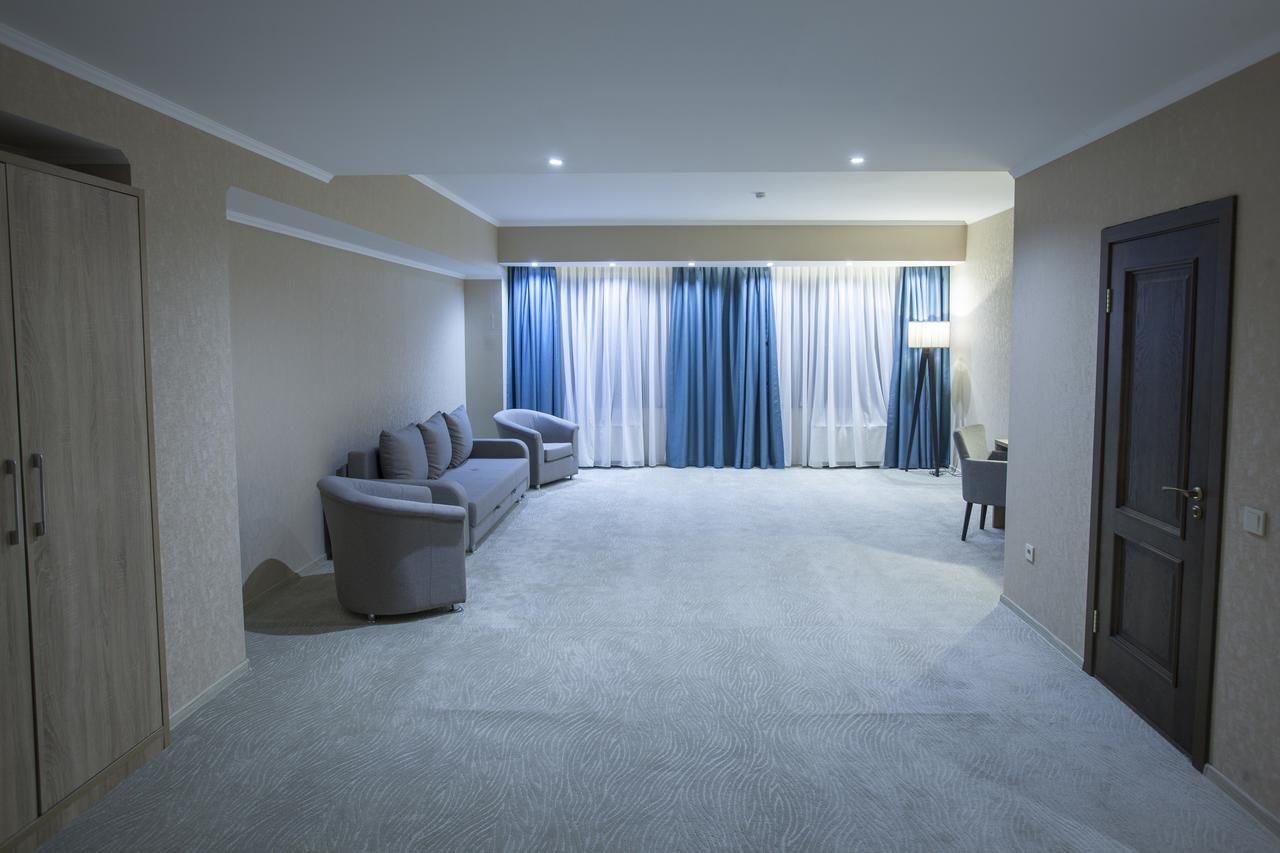 Отель Renion Park Hotel Алматы