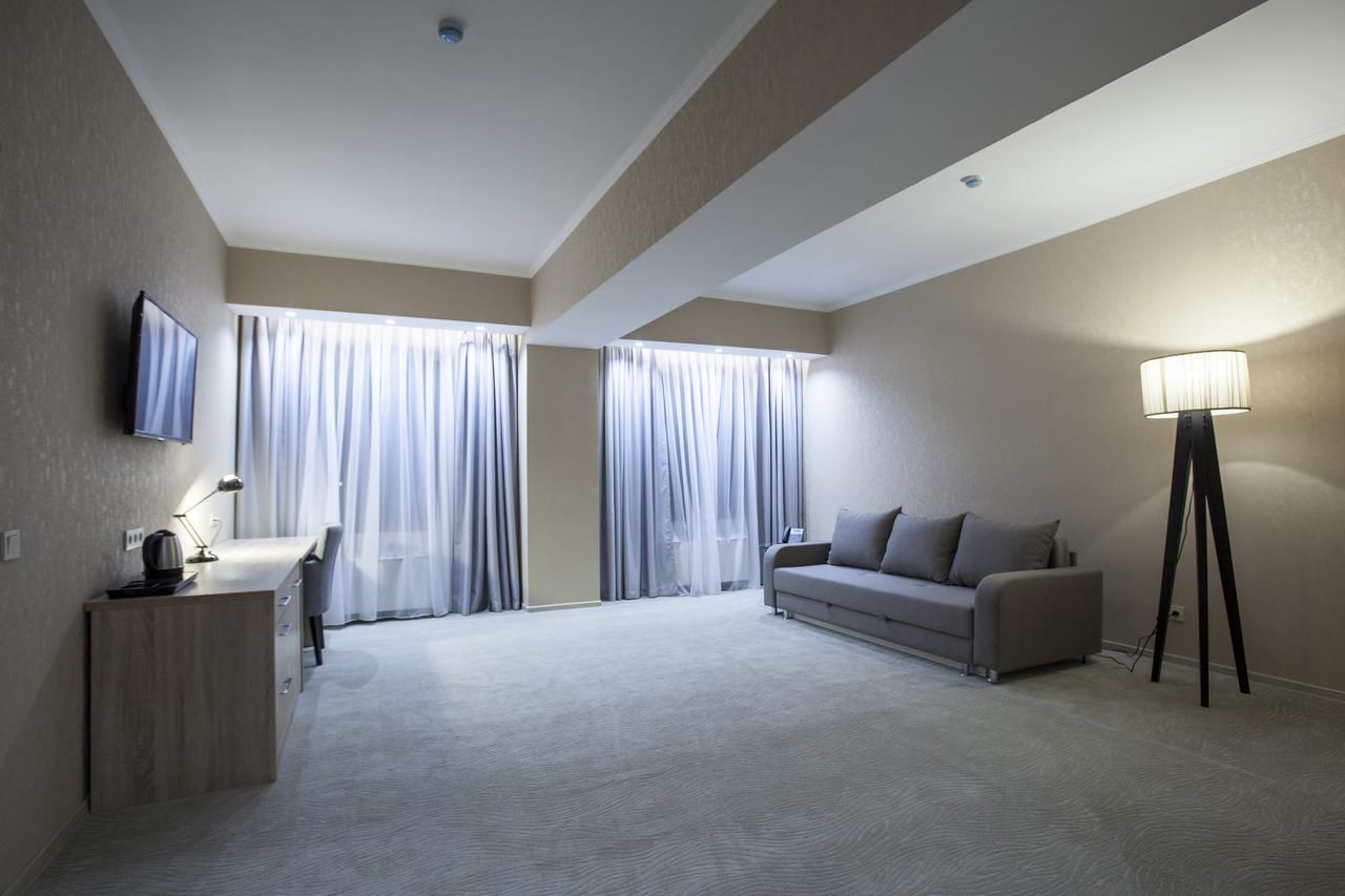Отель Renion Park Hotel Алматы