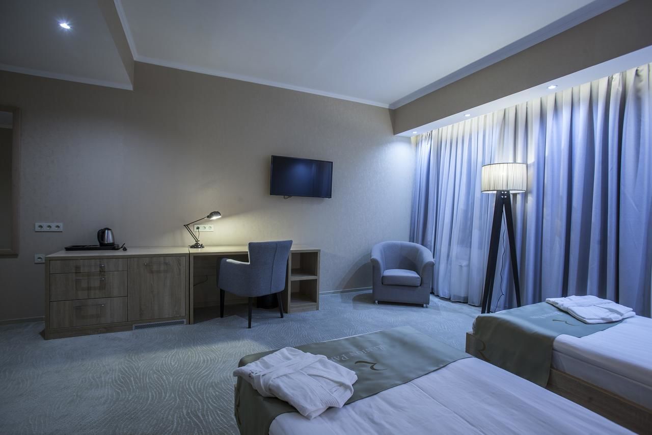 Отель Renion Park Hotel Алматы