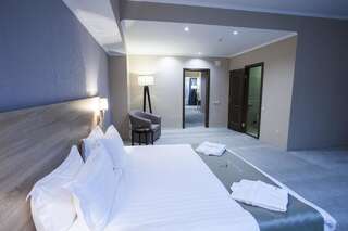 Отель Renion Park Hotel Алматы Улучшенный люкс-4