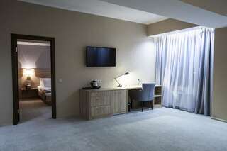 Отель Renion Park Hotel Алматы Люкс-6